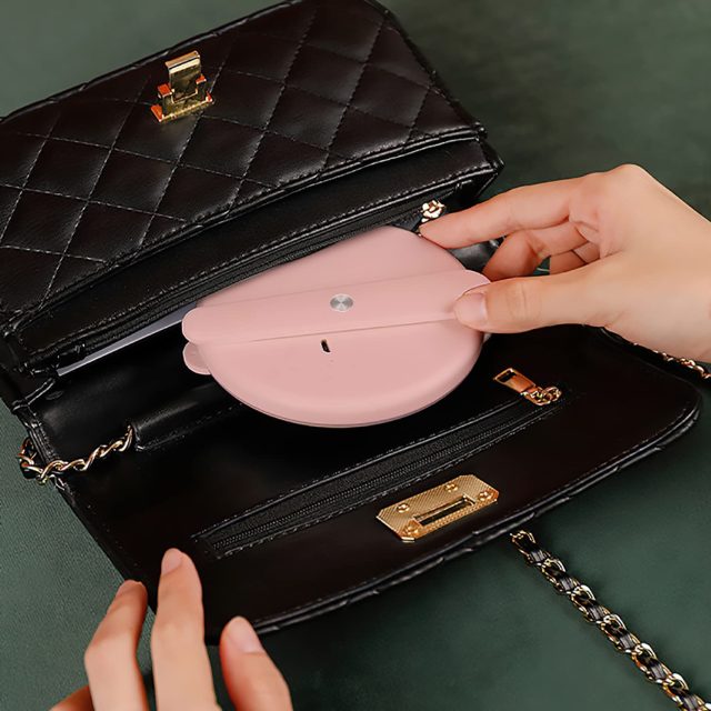 led-foldable-travel-handheld-mirror Product image